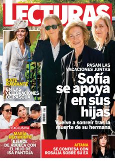 SOFÍA SE APOYA EN SUS HIJAS